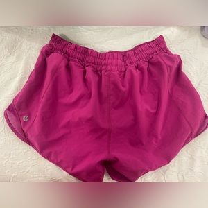 lululemon size 8 hotty hot shorts